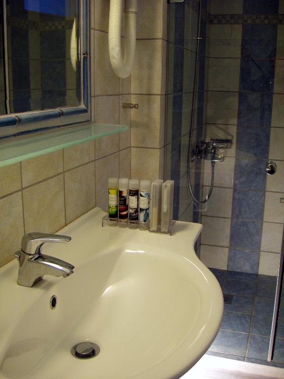 Anniska Hotel Kardamyli Quarto foto